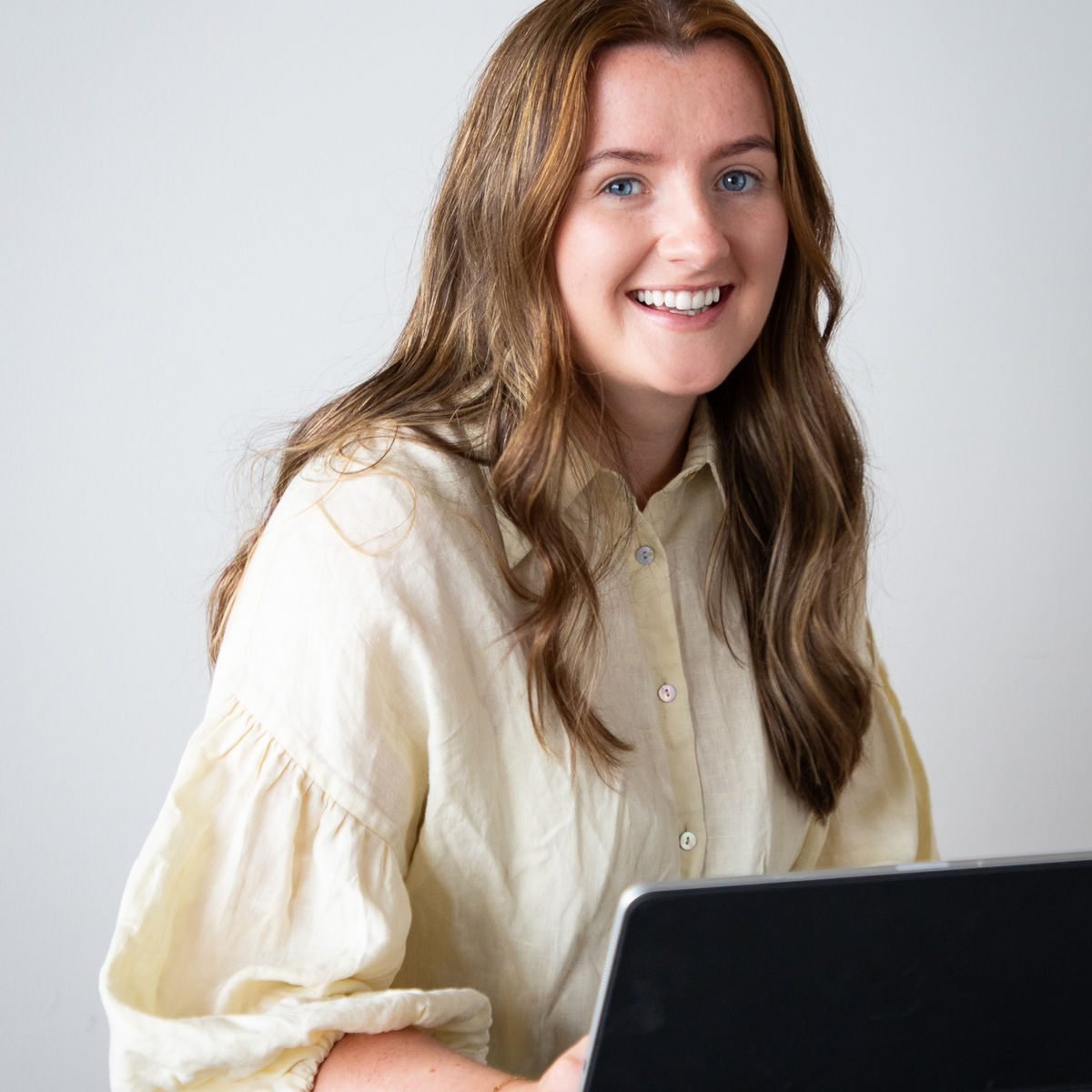 Bex planning a content strategy at her desk